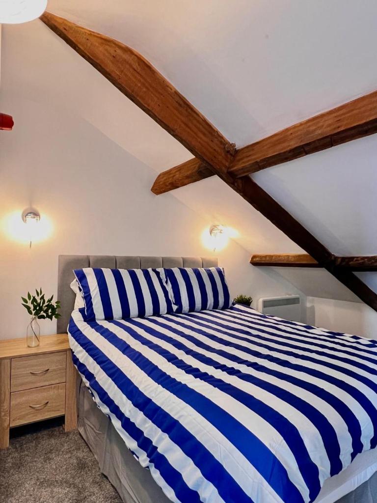 Little Dockray Two-Bedroom Apartment Centre of Penrith - Tap to explore photos