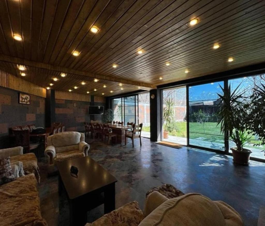 Cozy Villa Daily Rent Group Z003