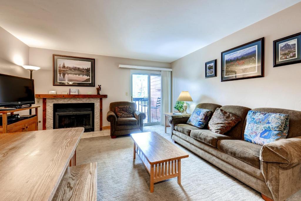 Two-Bedroom Mountainside Condo E259 photo 4