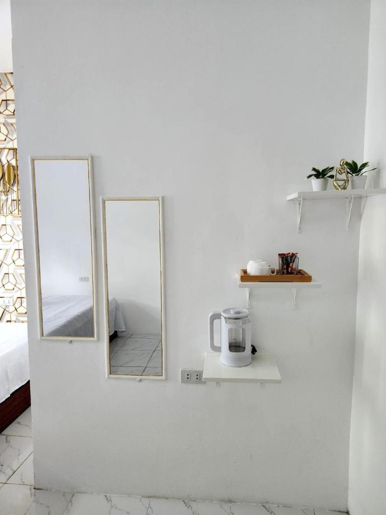 Marias couple room - Tap to explore photos