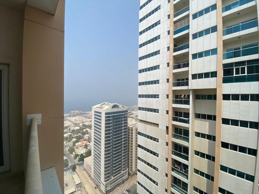 luxury apartment in Ajman one Towers photo 2