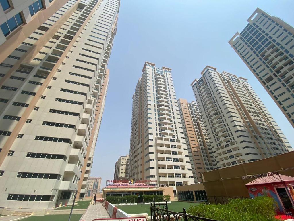 luxury apartment in Ajman one Towers photo 3
