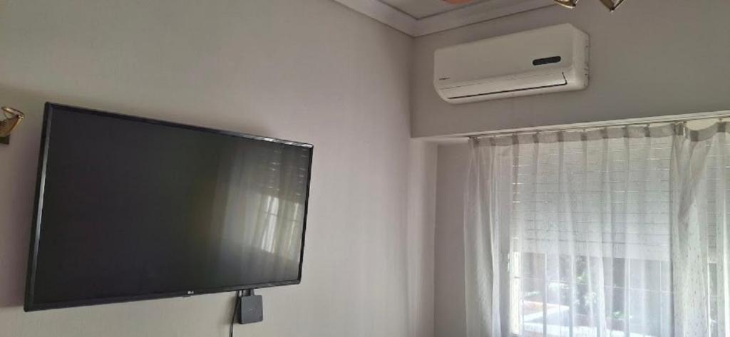 Dos habitaciónes independientes con baño privado en casa familiar photo 2