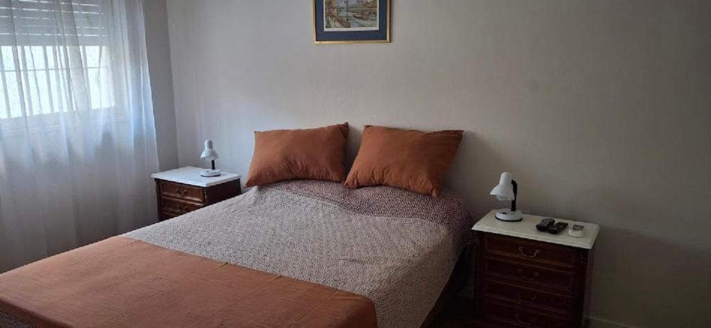 Dos habitaciónes independientes con baño privado en casa familiar photo 1