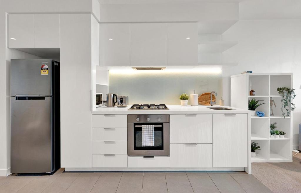 Lvl 42 2B1B Apartment with City Views - Central CBD Location photo 2