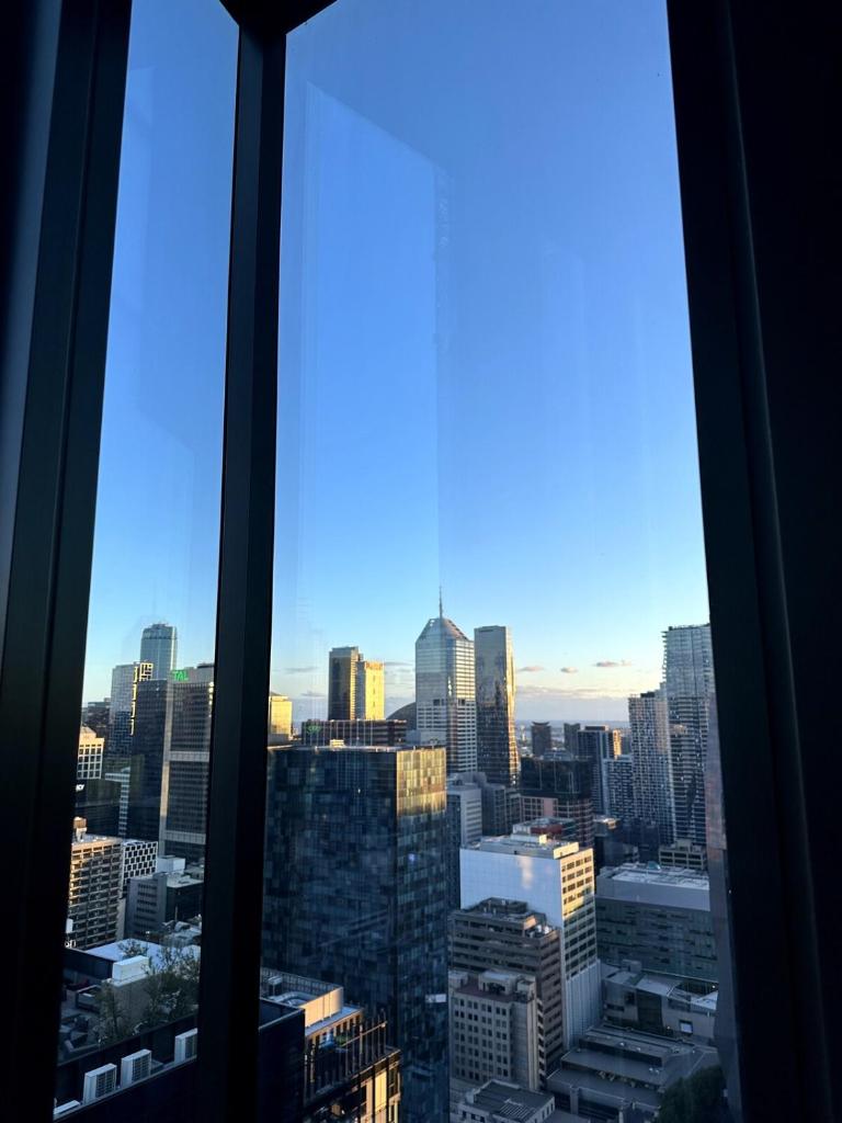 Lvl 42 2B1B Apartment with City Views - Central CBD Location photo 3