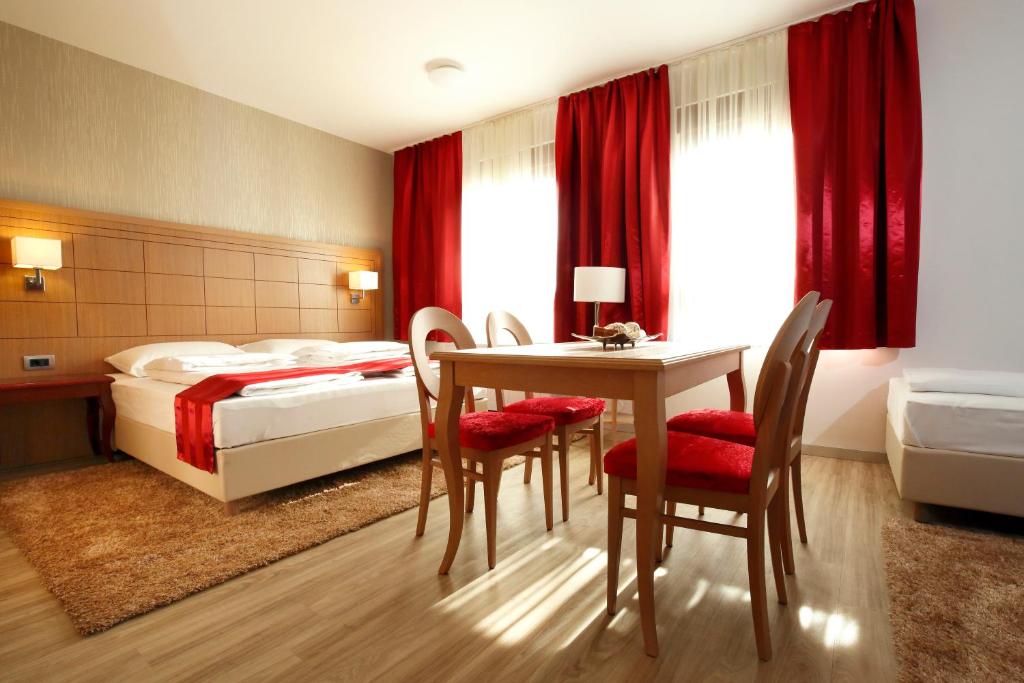 Семейный (Семейный номер), Hotel Raca