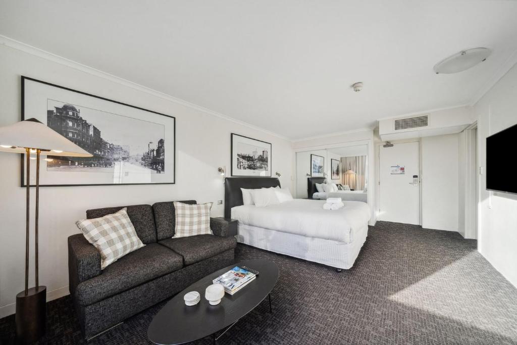 City Pad with Hyde Park Views, Walk to Everything! photo 1