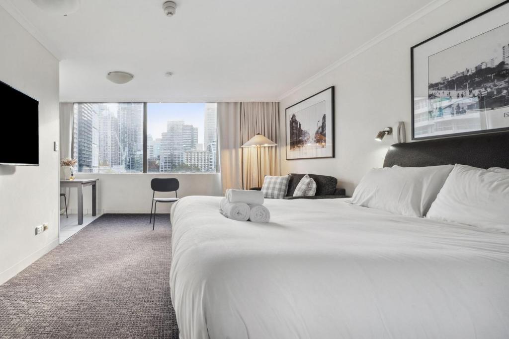 City Pad with Hyde Park Views, Walk to Everything! photo 2