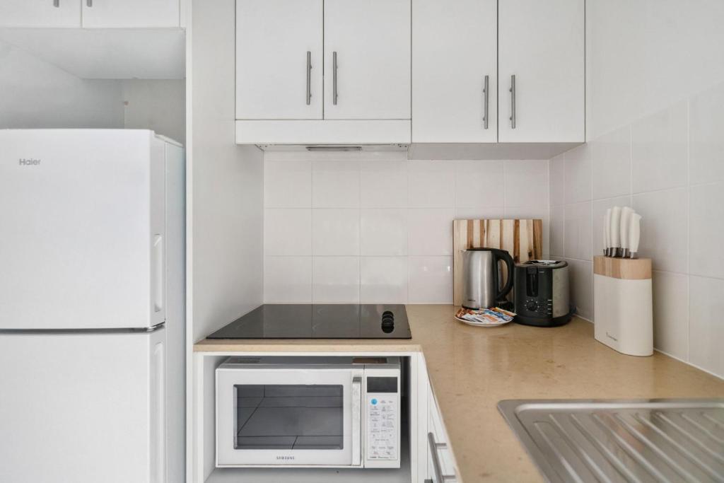 City Pad with Hyde Park Views, Walk to Everything! photo 4