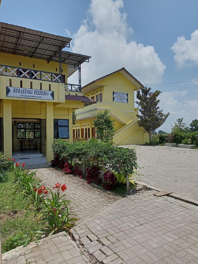 Berastagi Mountain View Homestay & Pizzeria photo 3