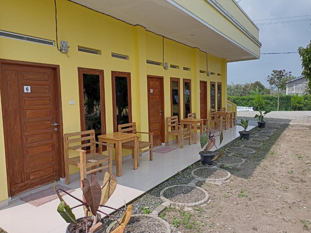 Berastagi Mountain View Homestay & Pizzeria photo 2