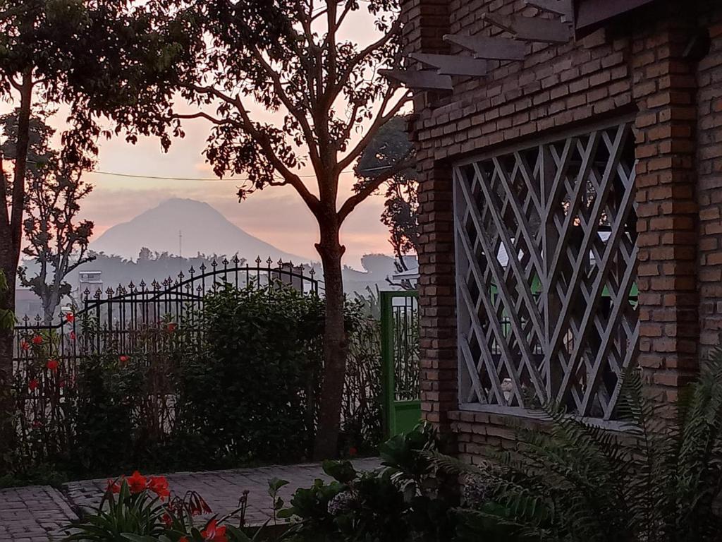 Berastagi Mountain View Homestay & Pizzeria photo 1