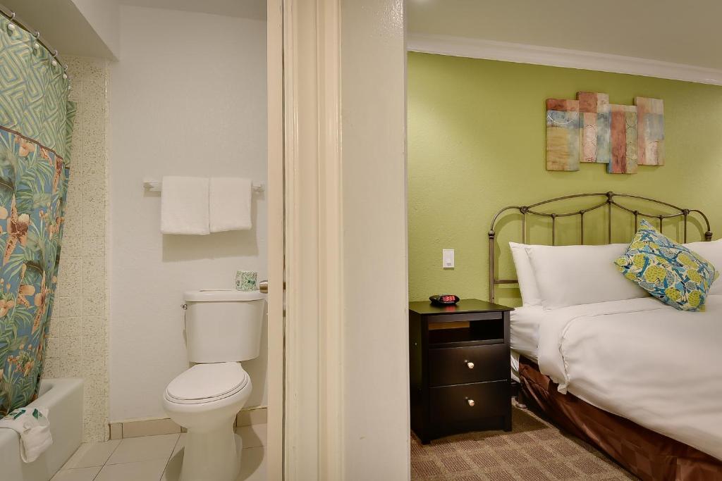 Vagabond Inn San Pedro Room Type - Single King Smoking