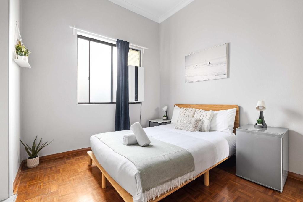Spacious Ensuite Double Room in Belmore - Near Shops Eateries & More photo 2