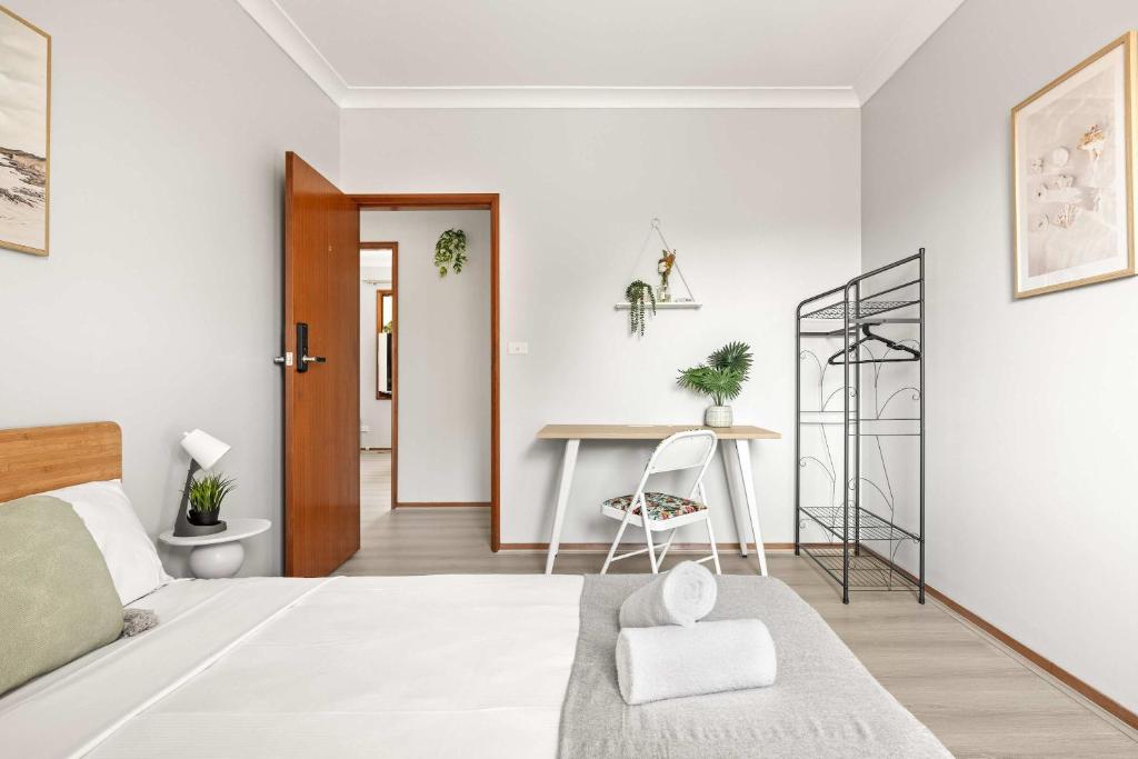 Live in Comfort - Ensuite Double Room in the Heart of Belmore photo 3