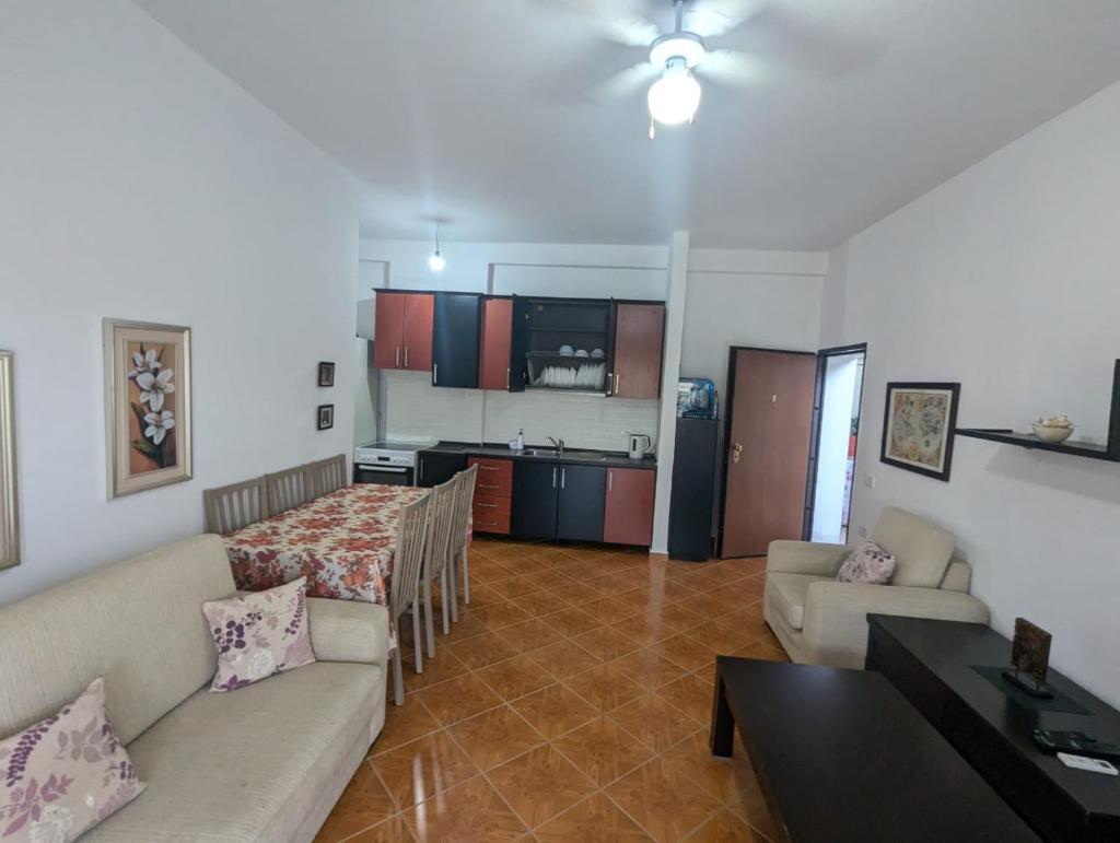Friend & Family Apartment photo 3