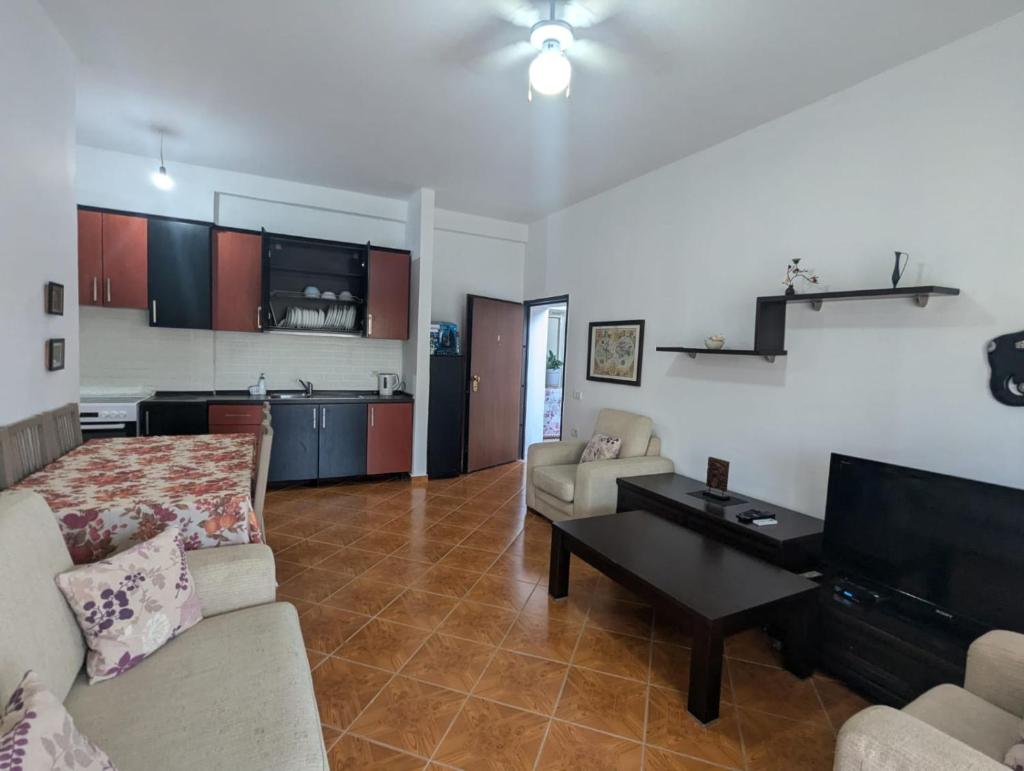 Friend & Family Apartment photo 2
