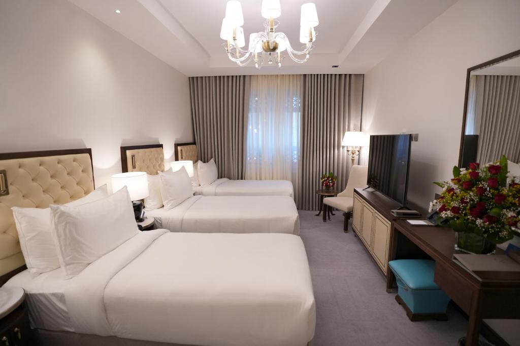 Peninsula Worth Hotel Room Type - Deluxe Triple Room