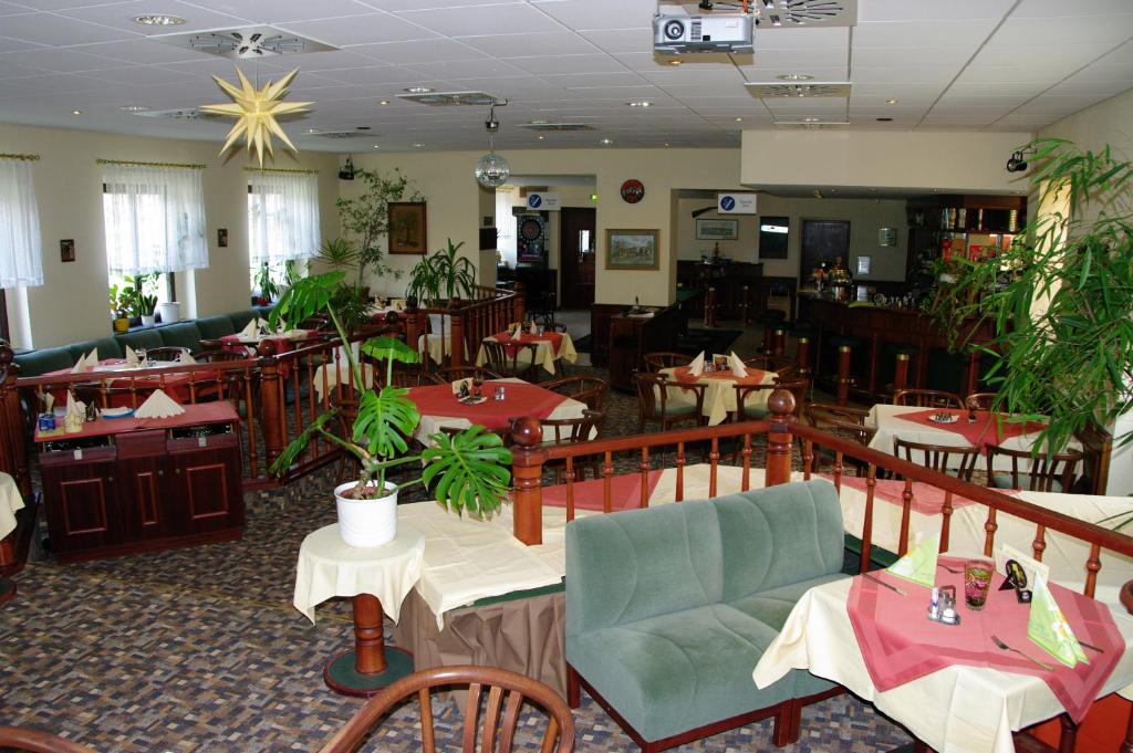 Landhotel Goldener Löwe mit Pension Am Taurastein photo 1