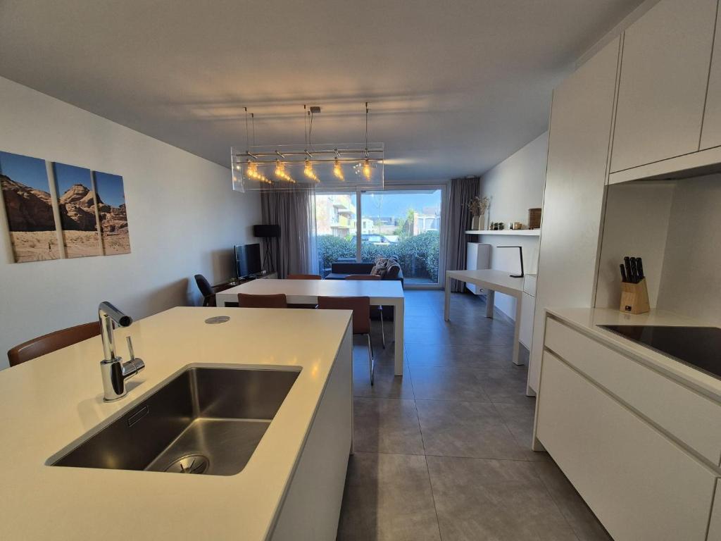 Luxury and tranquility within walking distance of the beach - with garage photo 2