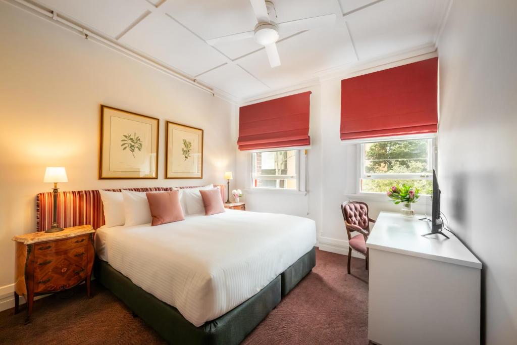 The Russell Boutique Hotel photo 2