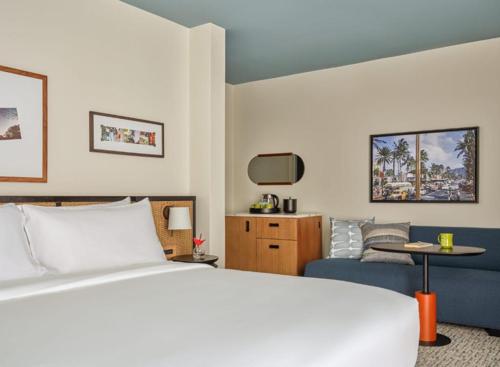 Romer House Waikiki Room Type - Premium King with Balcony
