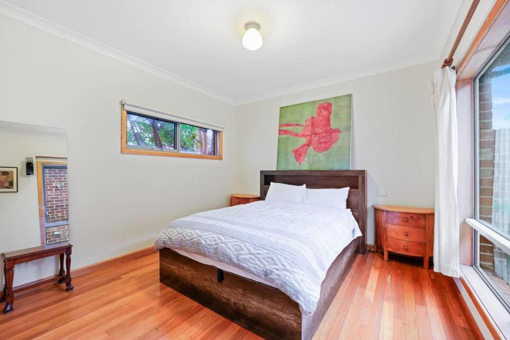 Charming Double Brick Brunswick Bungalow for 4 photo 3