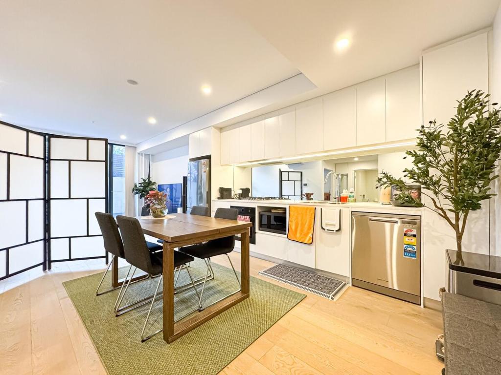 Luxurious Apartment In heart of Bankstown CBD photo 3