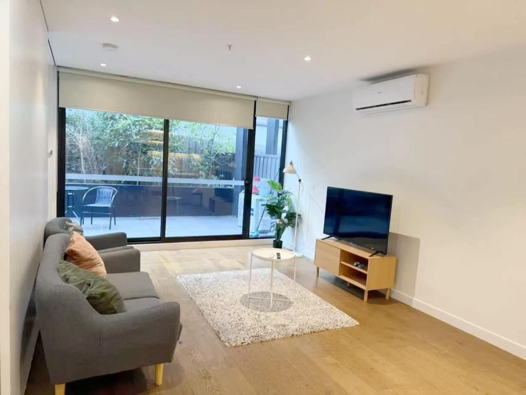 Fantastic 2 BR APT at Boxhill Centro near Hospital photo 4