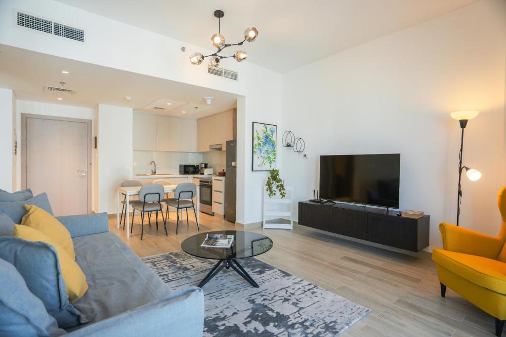 Maison Privee - Modern Yas Island Escape with Peaceful Canal Views photo 1