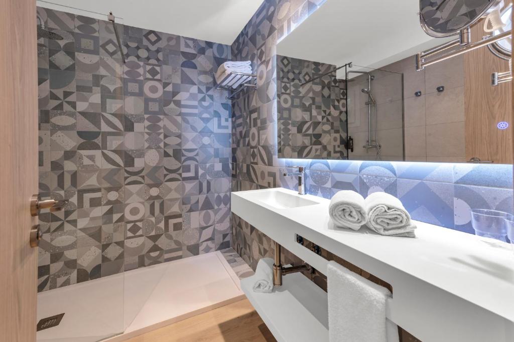 Hotel Palia Dolce Farniente 3 Sup - Tap to explore photos
