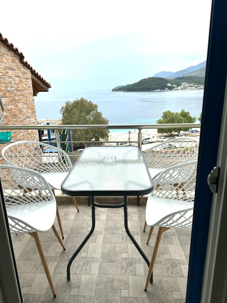 Rooms with view photo 4