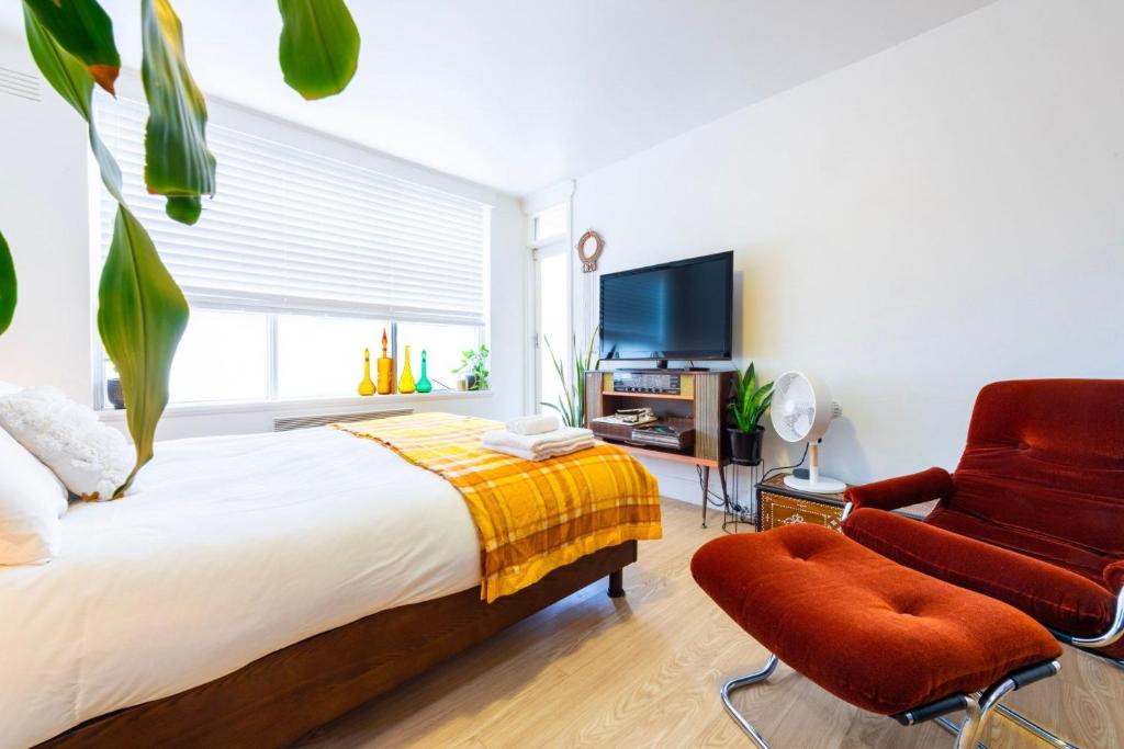 Tranquil North Melbourne Stay with Patio & Parking photo 2