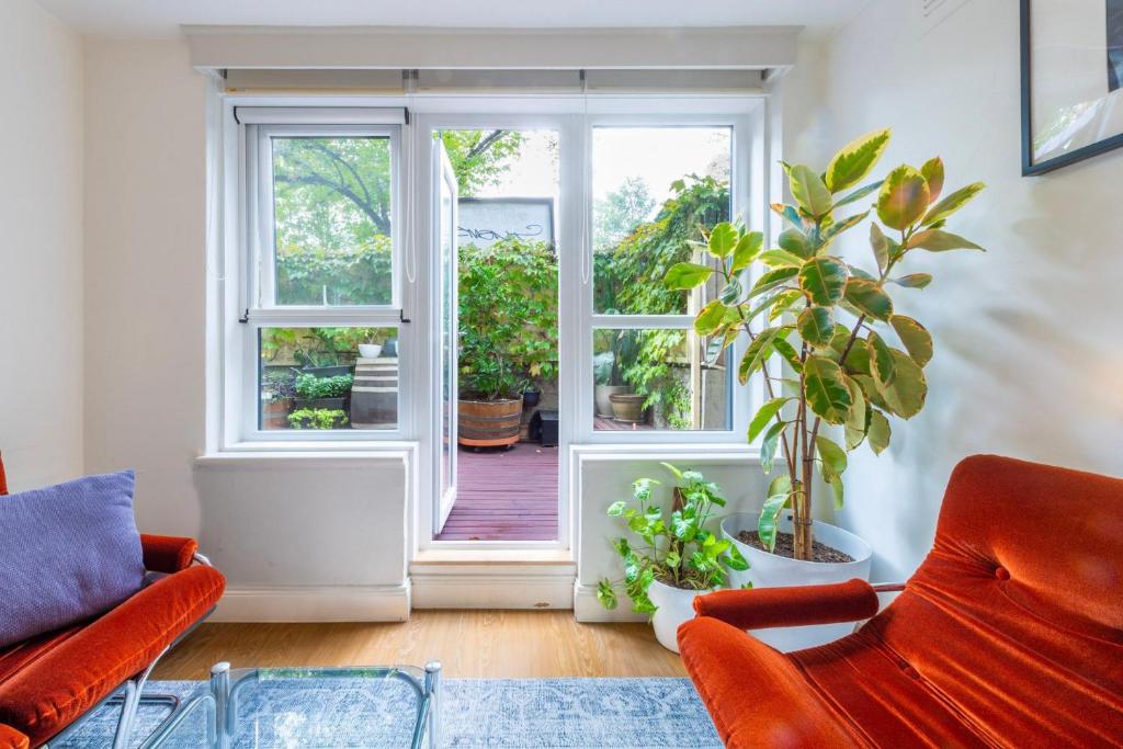 Tranquil North Melbourne Stay with Patio & Parking photo 3