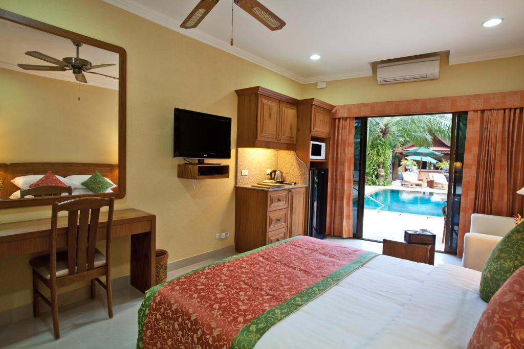 Студио (Улучшенный номер-студио с видом на бассейн), Baan Souy Resort