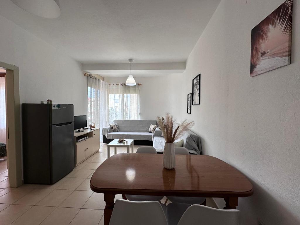 Vespa Apartment 2 Sarande photo 3