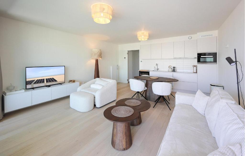 Lovely Apartment In Oostende photo 2