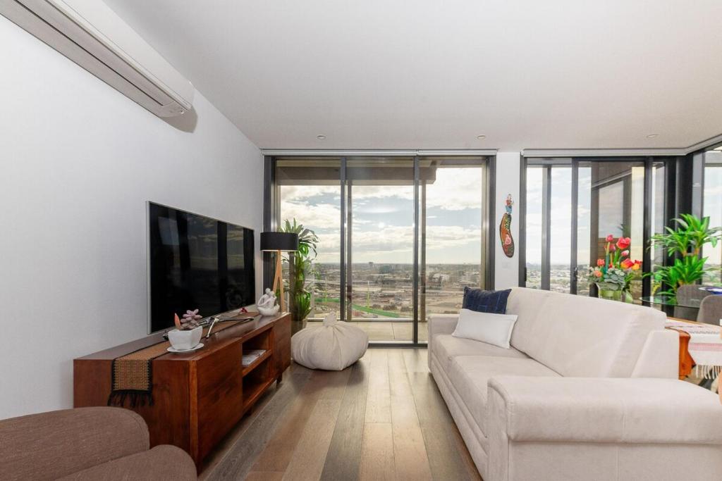 Penthouse Luxury Suite - Unmatched Views & Location