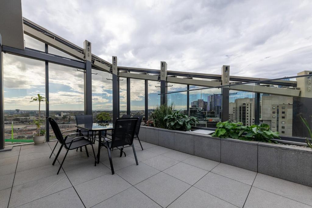 Penthouse Luxury Suite - Unmatched Views & Location photo 2