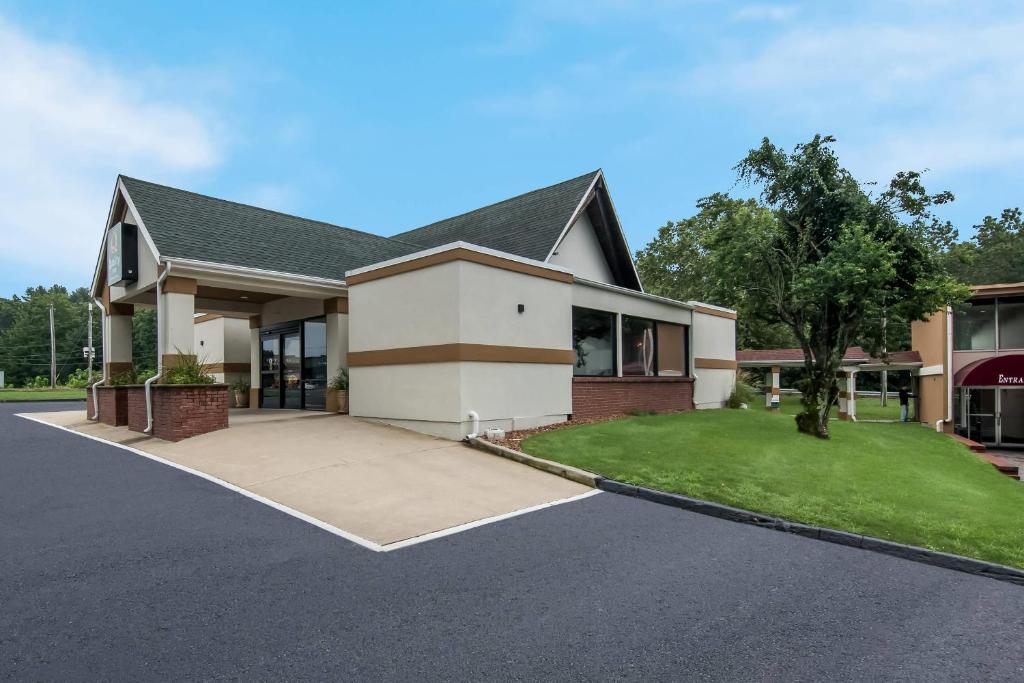 Quality Inn Westfield - Springfield - Tap to explore photos