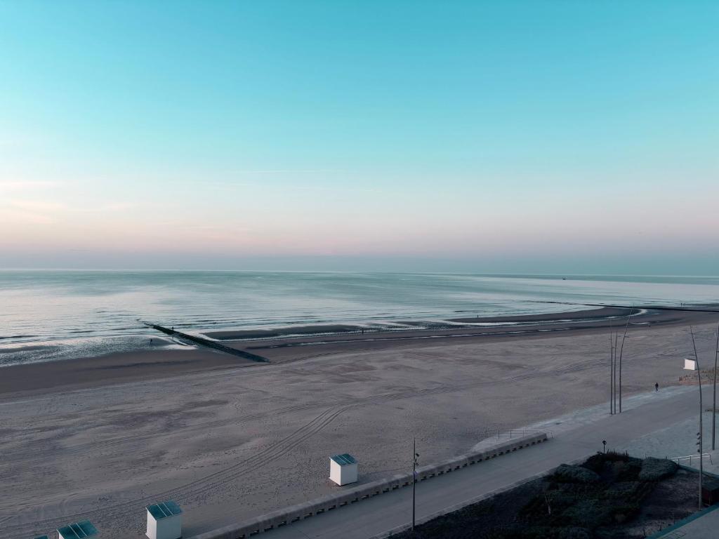 Digue de Westende, studio avec coin nuit, piscine, vue mer et plage fantastique photo 3