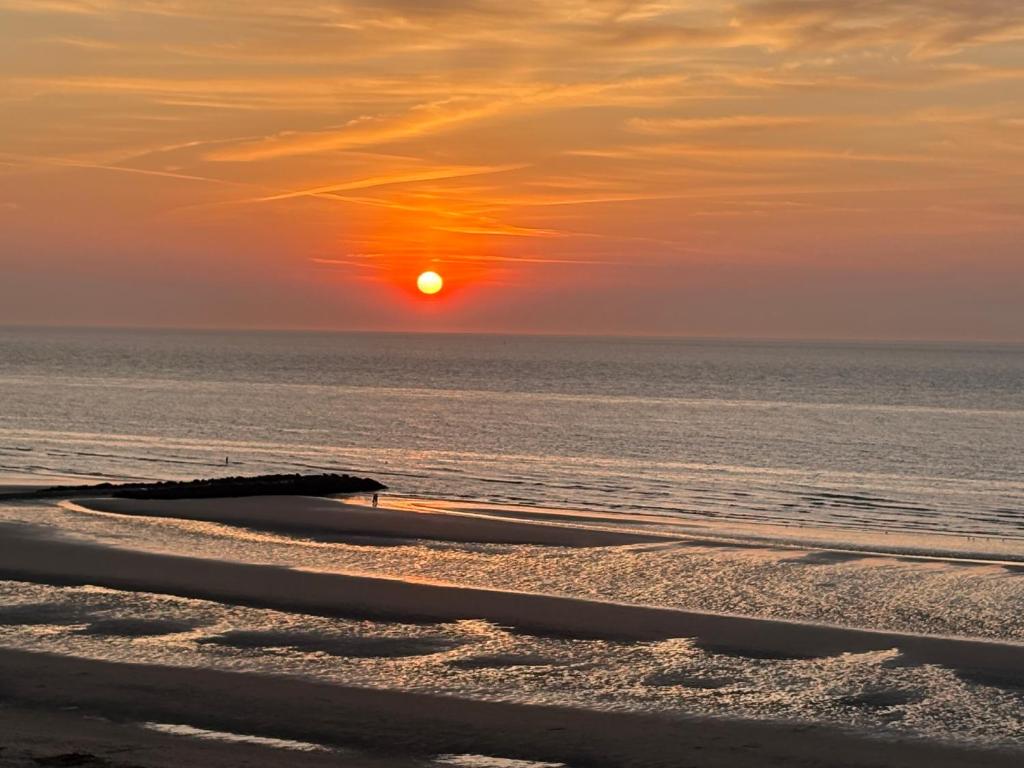 Digue de Westende, studio avec coin nuit, piscine, vue mer et plage fantastique photo 2