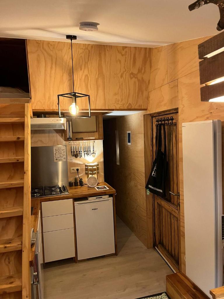 Tiny house less is more photo 2