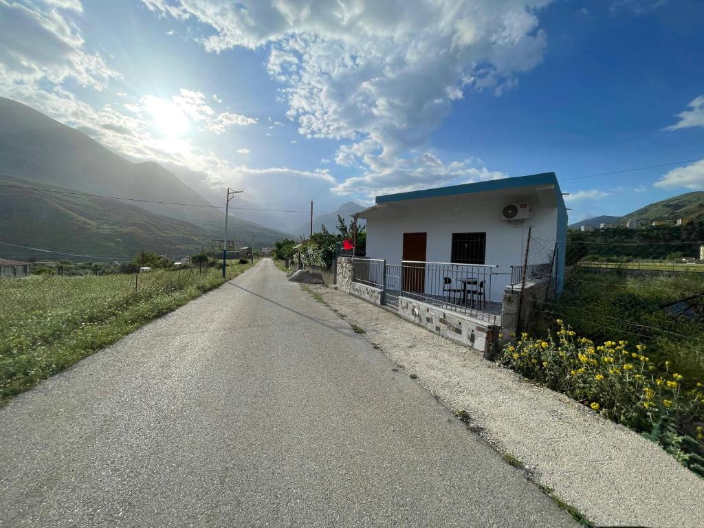 PANORAMIC VEW Xhanari Guesthouse Tepelene photo 2