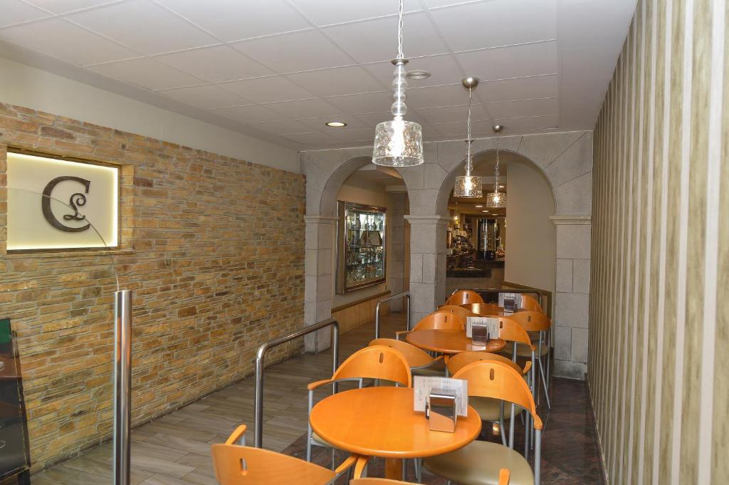 Hostal Linares photo 3