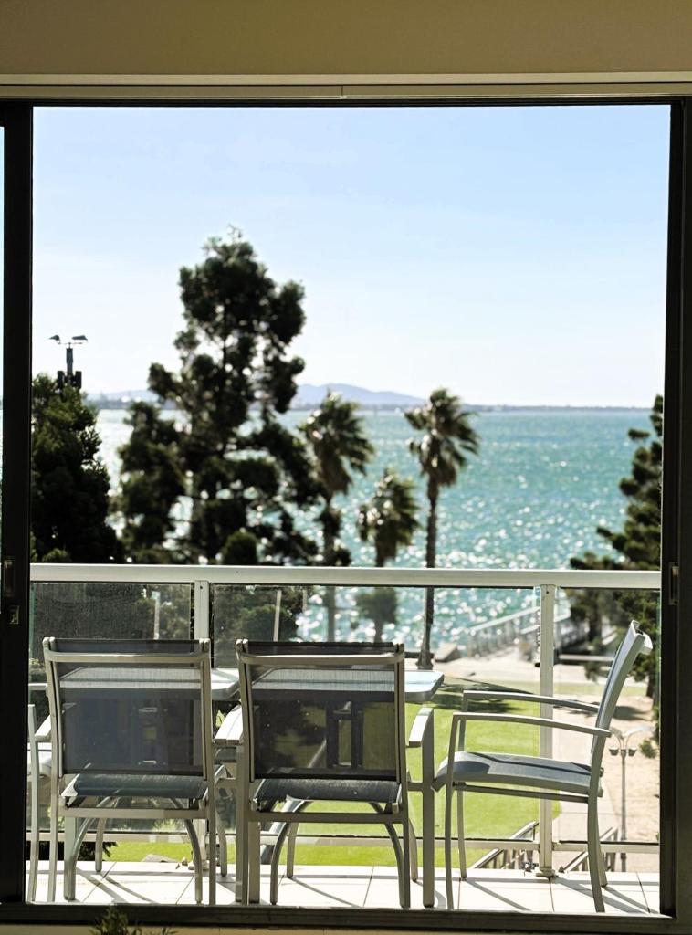 Family Executive Apartment with Bay Views located on the Geelong Waterfront 2407