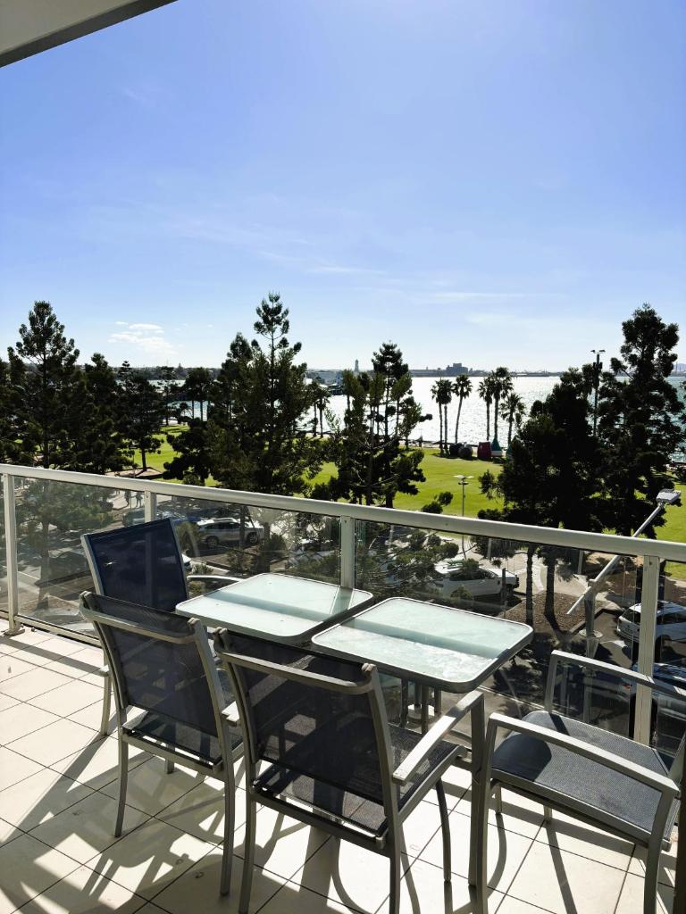 Family Executive Apartment with Bay Views located on the Geelong Waterfront 2407 photo 4