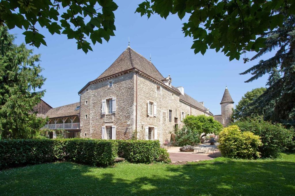Château de Fleurville 1624 - Tap to explore photos