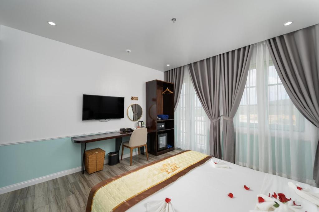 HARRY PHU QUOC HOTEL 3 - Tap to explore photos